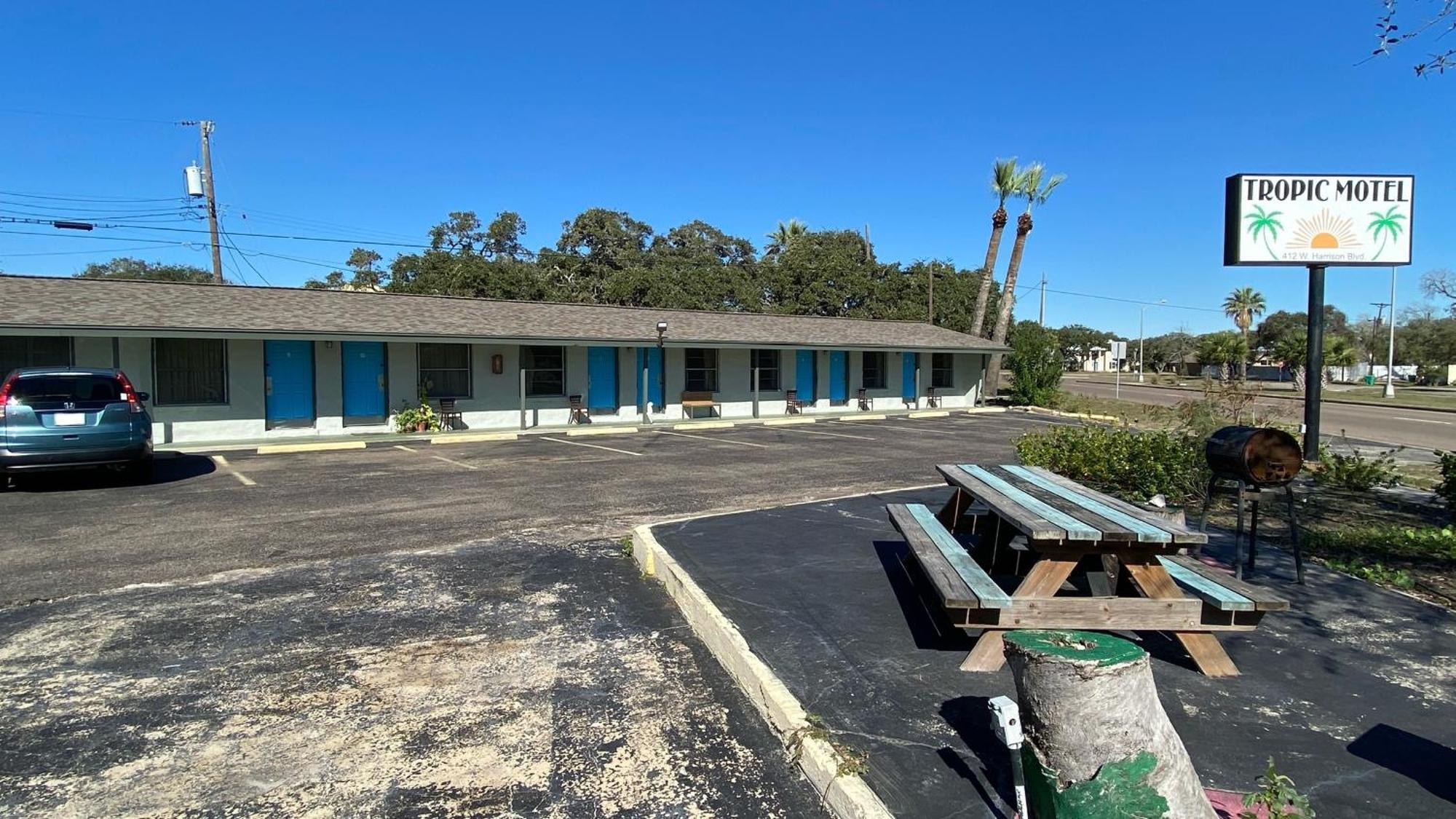 ארנזאס פאס Tropic Motel מראה חיצוני תמונה